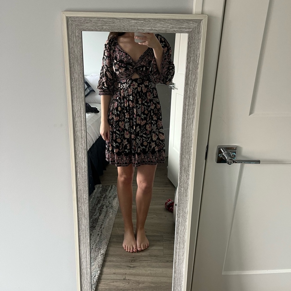 Floral Angie half-sleeve mini dress size S